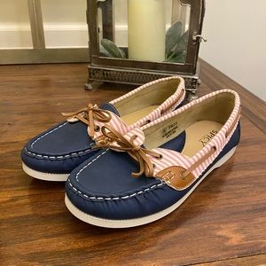 Navy flats / boat style shoes. Women’s 8